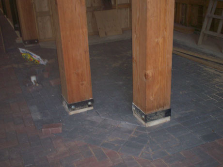 This is a picture that shown the border, the inlay, and how the owner had requested the corners to be done. In this particular barn we used the traditional interlocking brick with a triple border in a dark colour.